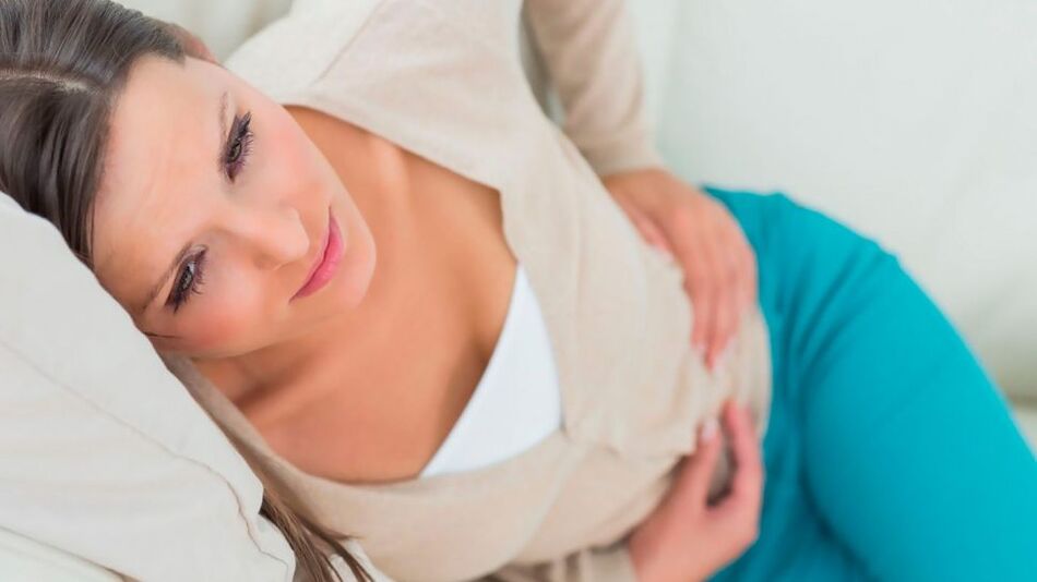 A woman with signs of cystitis needs comprehensive treatment